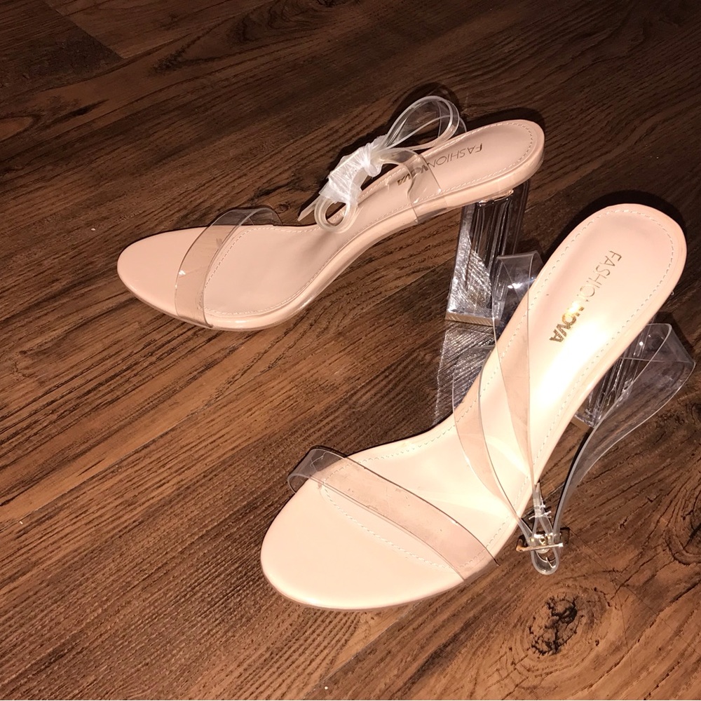 Beautiful BRAND NEW CINDERELLA SHOES SIZE 8 clear Strap Block Heel Sandals - Picture 6 of 13